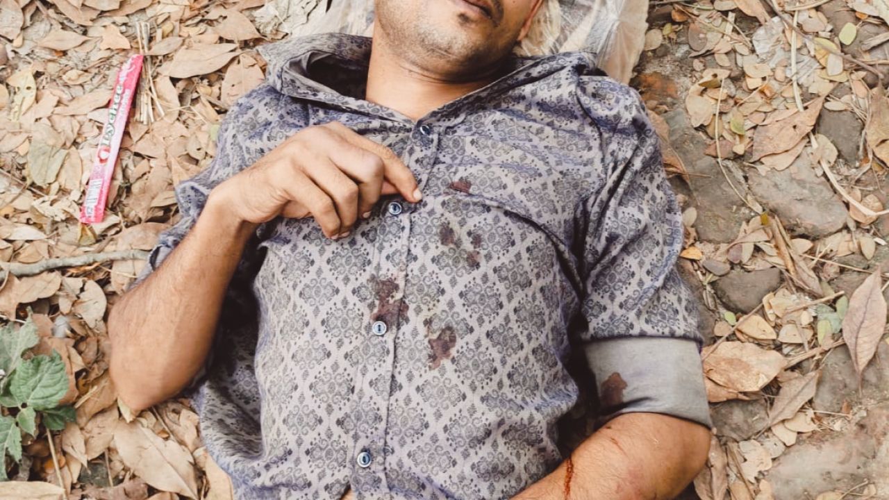 কোটালীপাড়ায় শিক্ষিকাকে উ'ত্ত্য'ক্তের জেরে ক্ষু'ব্ধ স্বজনদের পি'টু'নিতে বখাটে আ'হত 