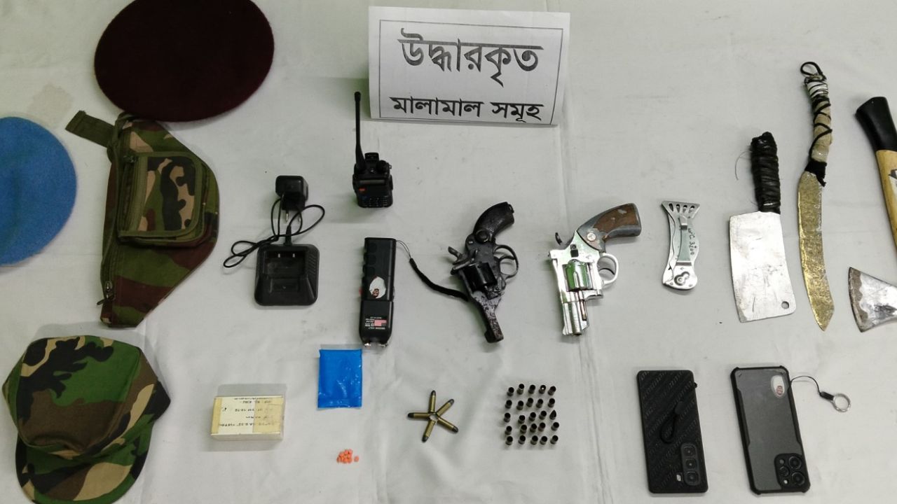 আগ্নেয়াস্ত্র, ককটেল ও ওয়াকিটকিসহ গ্রেফতার ১