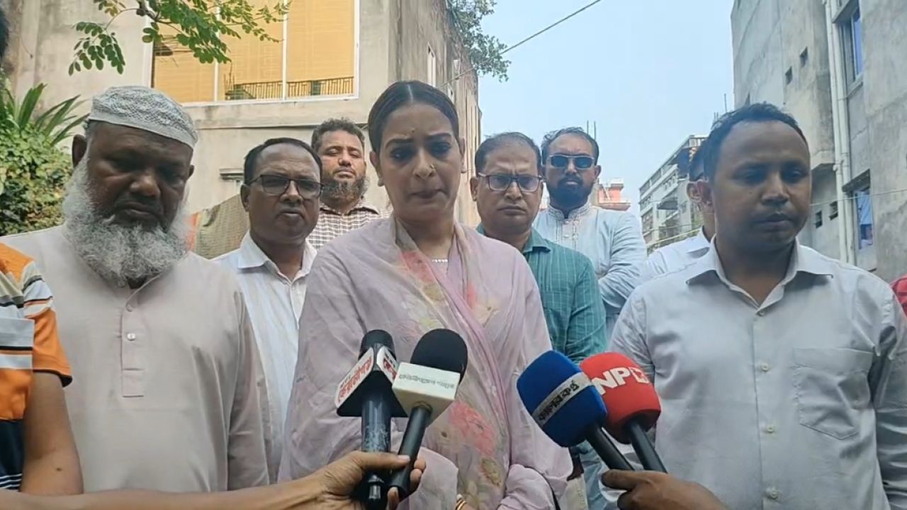 কেরানীগঞ্জের ঐতিহাসিক জিনজিরা প্রাসাদ পরিদর্শনে অ্যাডভোকেট নিপুন রায় চৌধুরী 