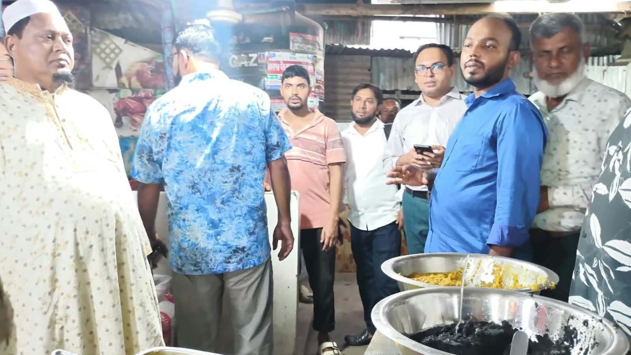 কুমিল্লার বুড়িচংয়ে ২ রেস্টুরেন্টকে ৬০ হাজার টাকা জরিমানা 