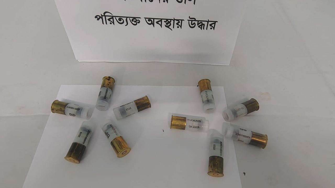 পুলিশের লুণ্ঠিত কার্তুজ শ্রীনগরে উদ্ধার 