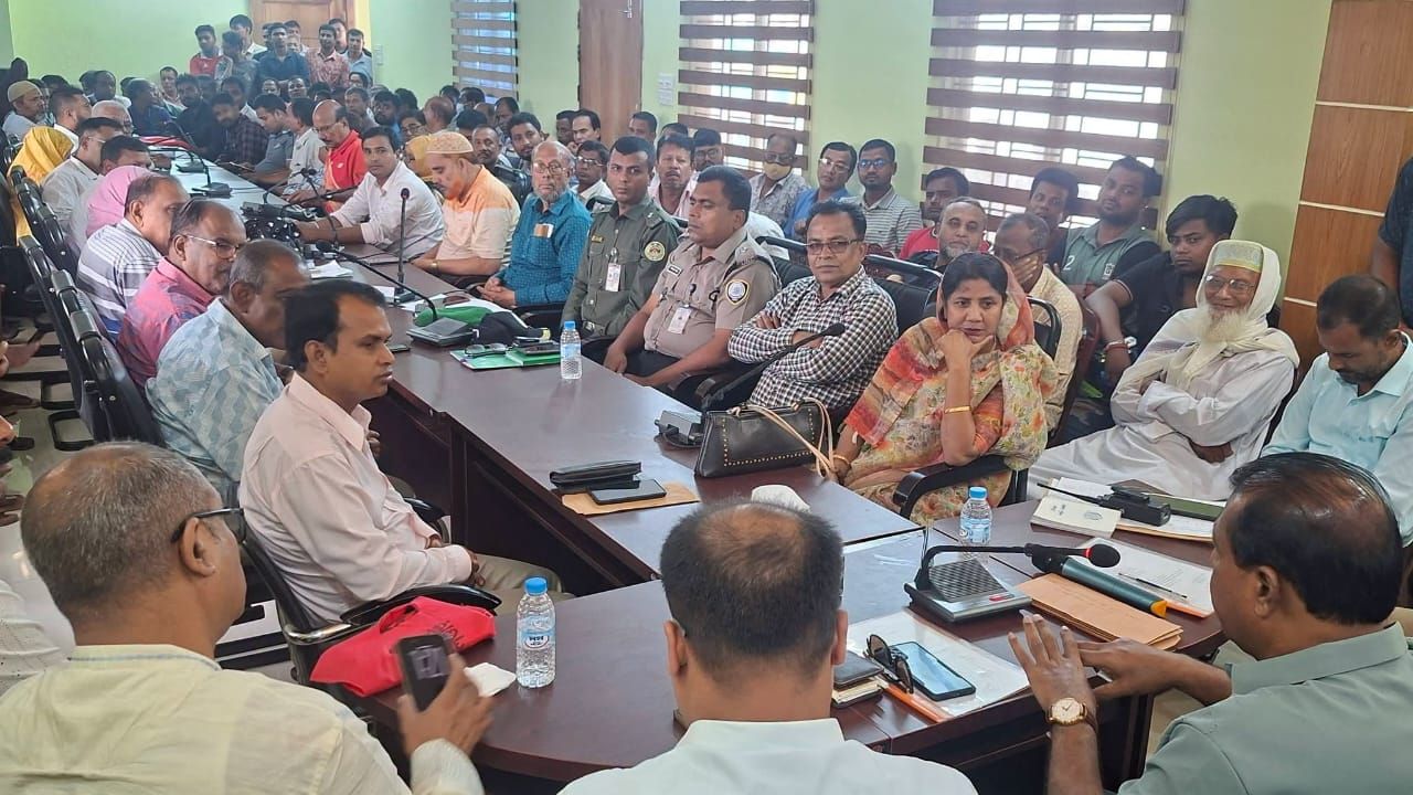 শারদীয় দুর্গাপূজা উপলক্ষে বগুড়ায় প্রস্তুতিমূলক সভা 