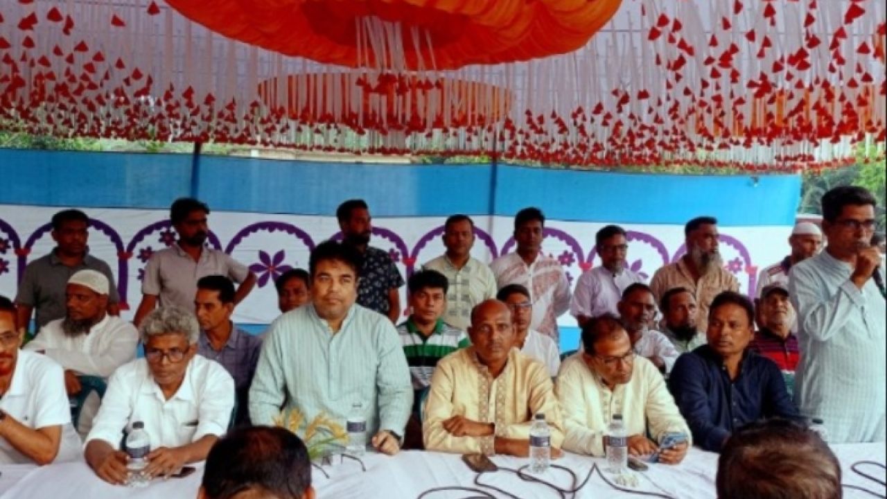 উল্লাপাড়ায় সিরাজগঞ্জ জেলা প্রশাসকের মতবিনিময় 