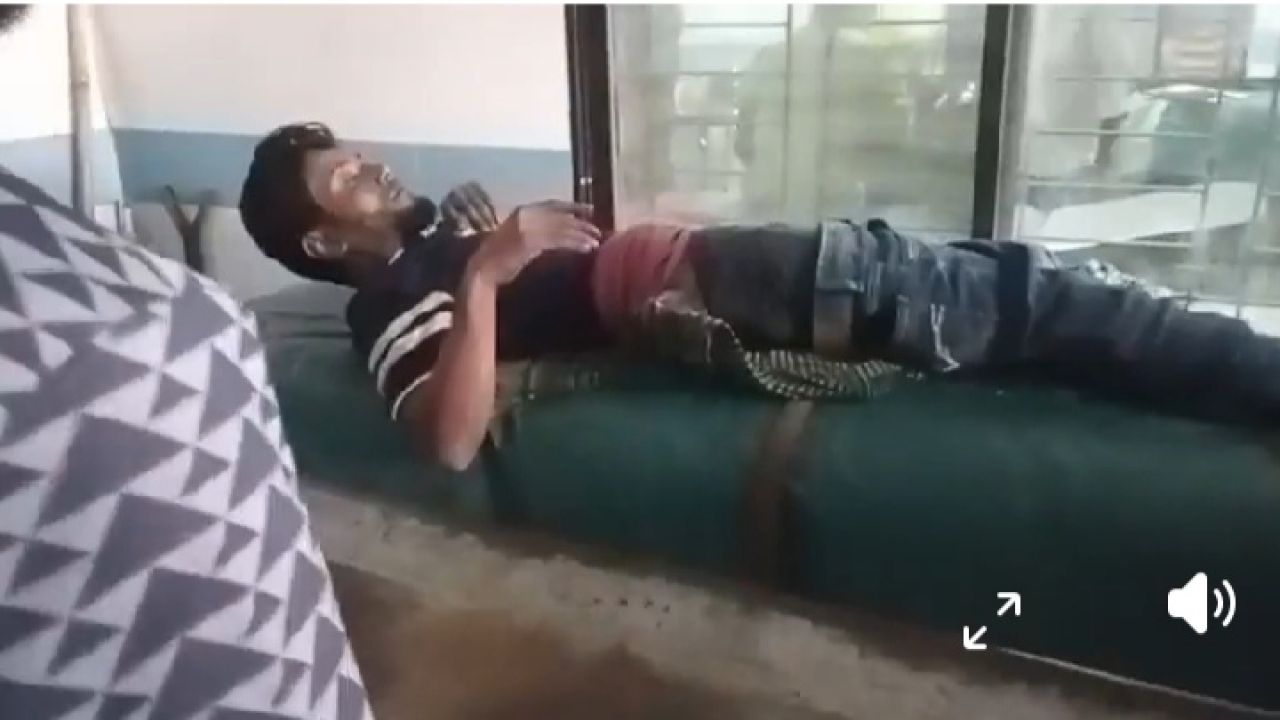 খুলনায় প্রকাশ্যে যুবককে গুলি 