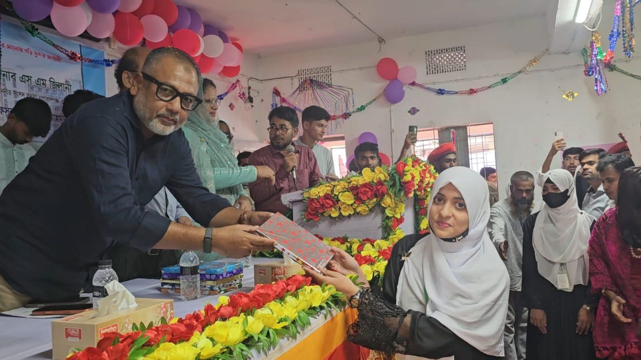 টুঙ্গিপাড়া সরকারি কলেজে নবীনবরণ 