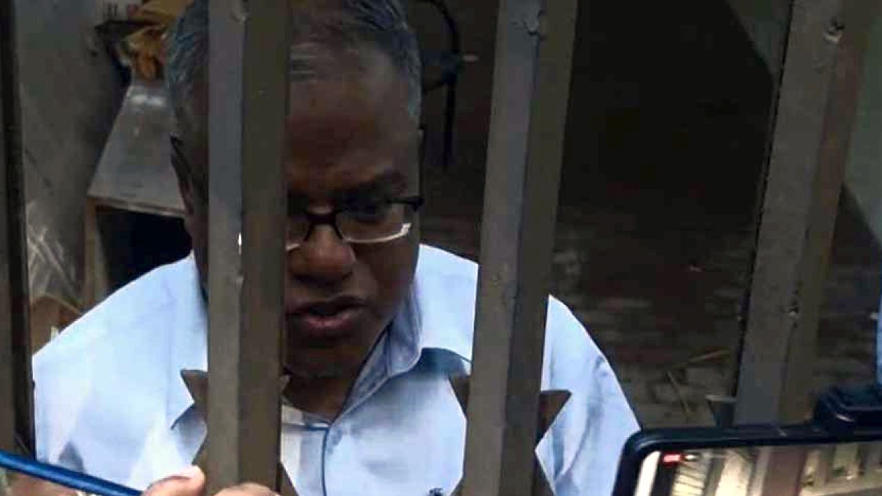  চুয়েটে অবরুদ্ধ উপাচার্য, বিচ্ছিন্ন বিদ্যুৎ-সংযোগ 