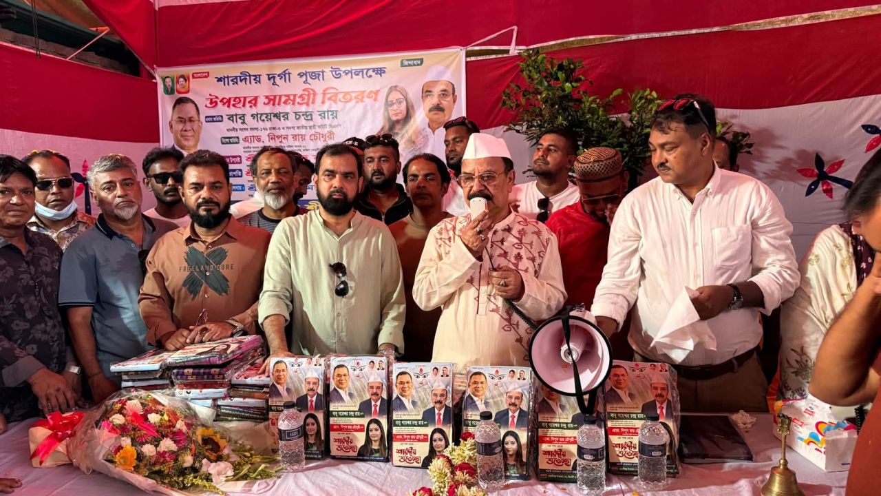 শারদীয় দুর্গাপূজা উপলক্ষে কেরানীগঞ্জে উপহার সামগ্রী বিতরণ 