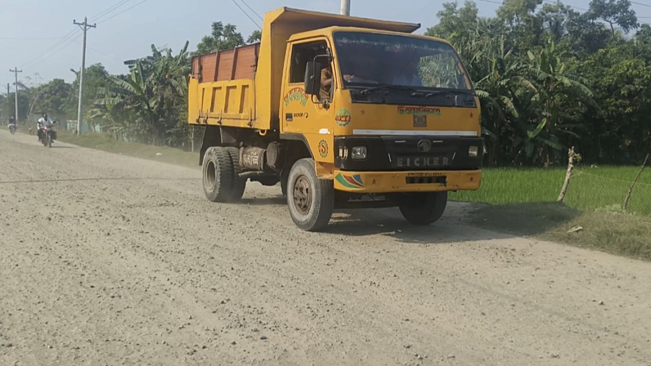 ভেটখালী থে‌কে শ্যামনগর সড়ক ধুলাবা‌লির নীরব মরনফাঁদ 