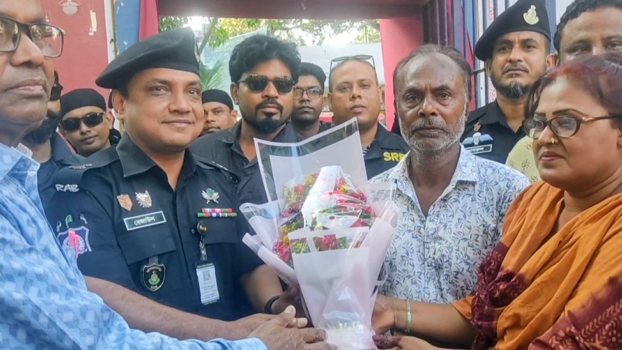 ​গাইবান্ধায় ৬৩২ পূজামণ্ডপে এসআরবি-১৩-এর বিশেষ নিরাপত্তা বলয়