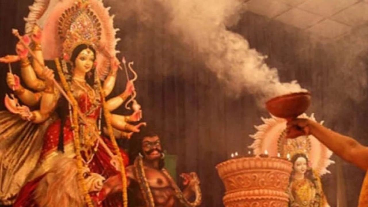 মহাষষ্ঠীর মধ্য দিয়ে শুরু দুর্গোৎসবের মূল আয়োজন 