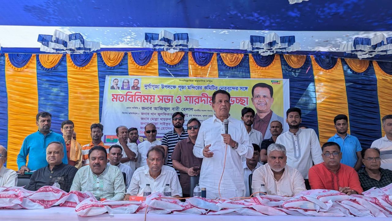 রূপসায় ৭৬ মন্দিরে এমপি হেলালের শারদীয় শুভেচ্ছা 