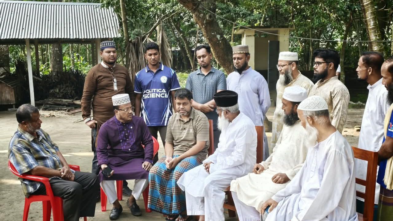 অসুস্থ মাছুদুর রহমানকে দেখতে মণিরামপুরে গেলেন এমপি গাজী এনামুল হক 