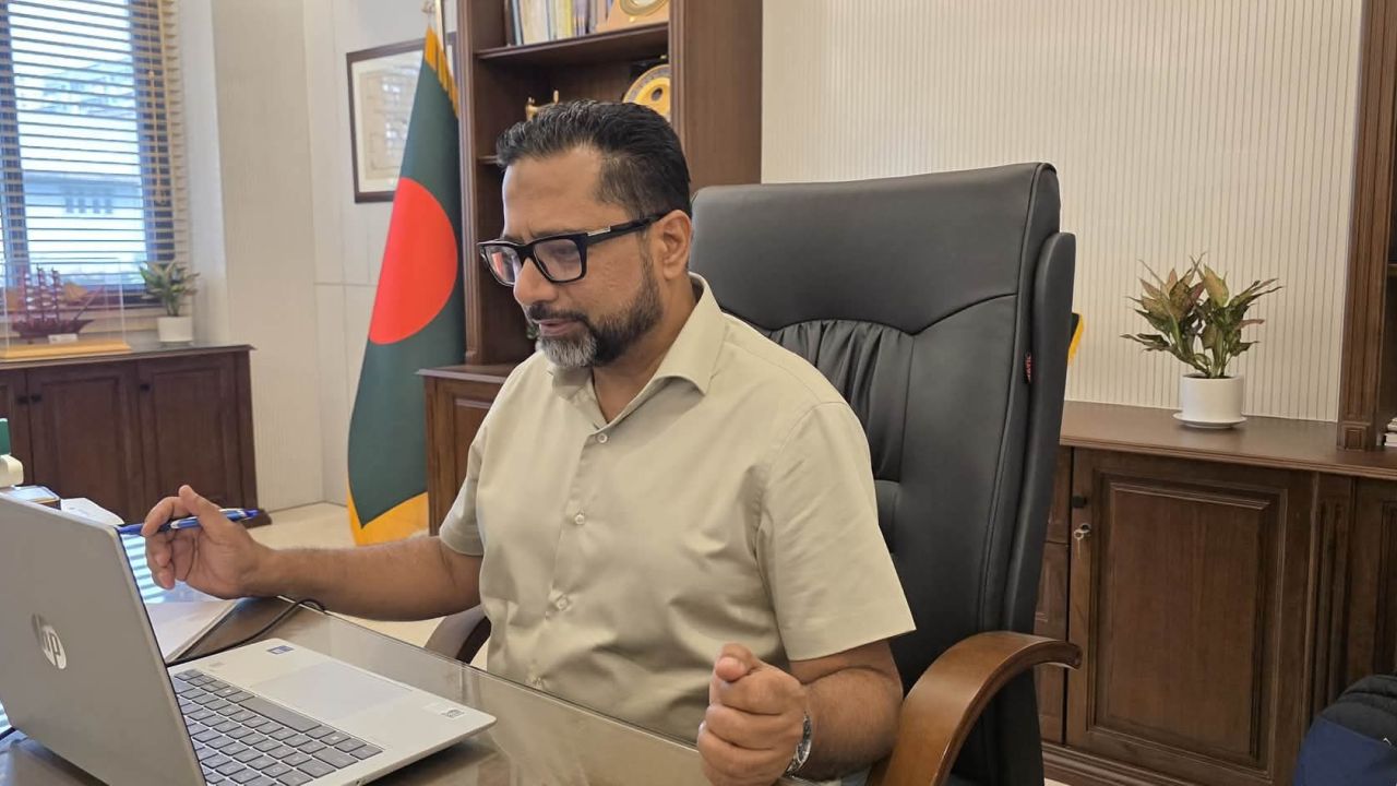 নেছারাবাদে ফ্যামিলি কার্ড আনুষ্ঠানিক উদ্বোধন 