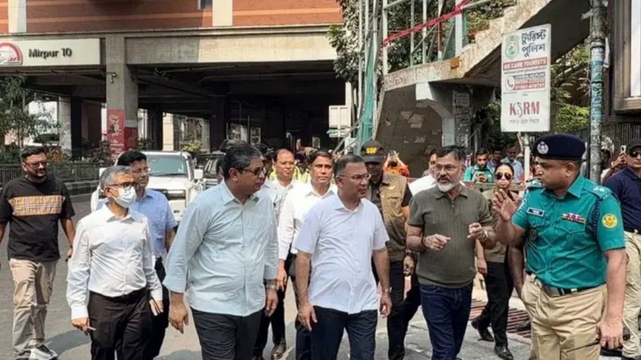 মিরপুর-১০ এ দখলমুক্ত ফুটপাত পরিদর্শনে প্রধানমন্ত্রী 