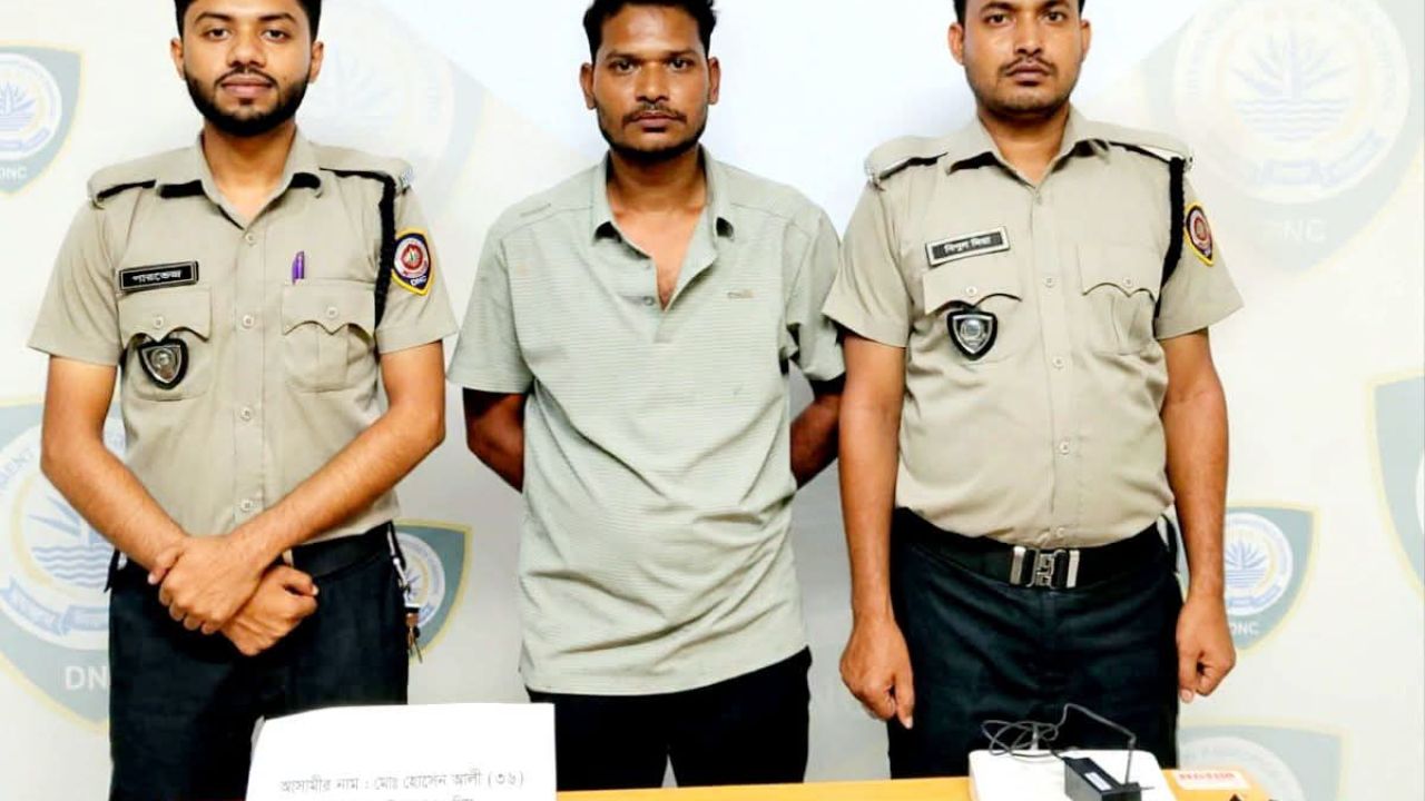 ৪৫০ পিস ইয়াবাসহ নন্দীগ্রামে হোসেন গ্রেফতার 
